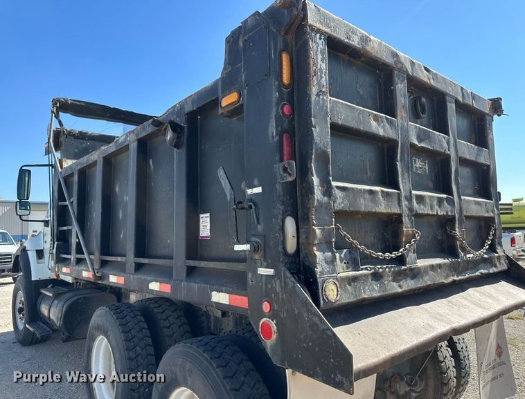 image for item IU9056 2005 International 7600  dump truck