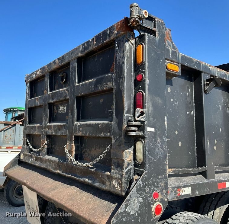 image for item IU9056 2005 International 7600  dump truck