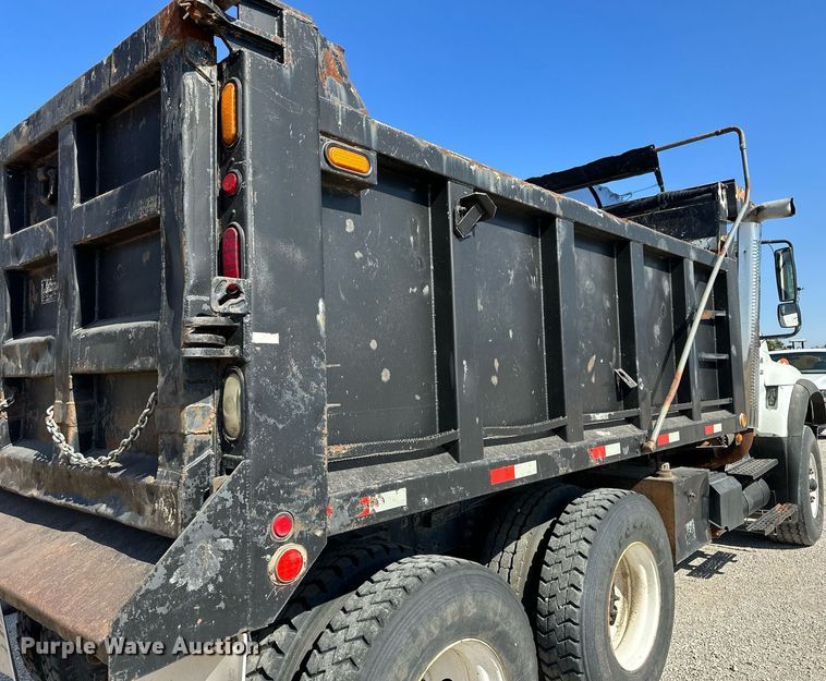 image for item IU9056 2005 International 7600  dump truck