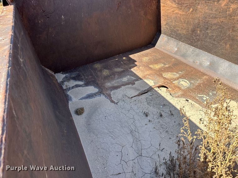 image for item IU9056 2005 International 7600  dump truck