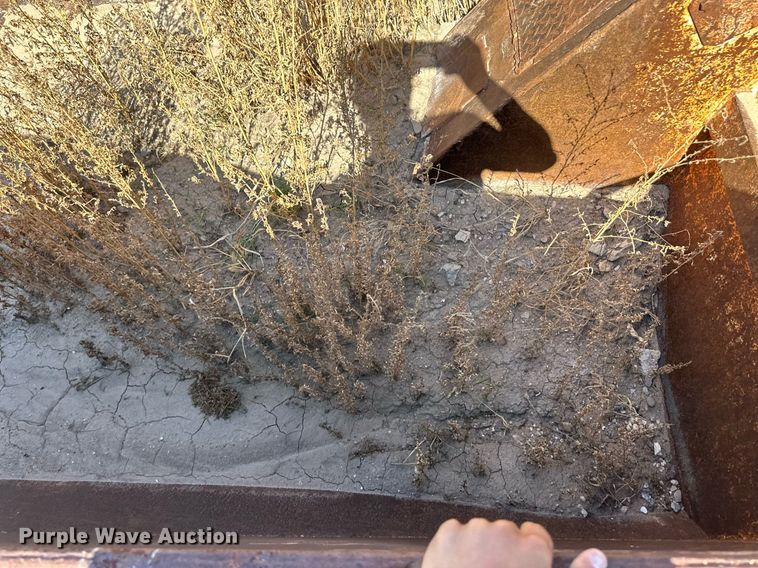 image for item IU9056 2005 International 7600  dump truck