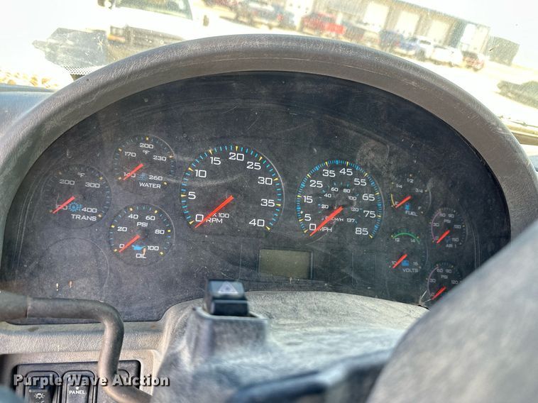 image for item IU9056 2005 International 7600  dump truck