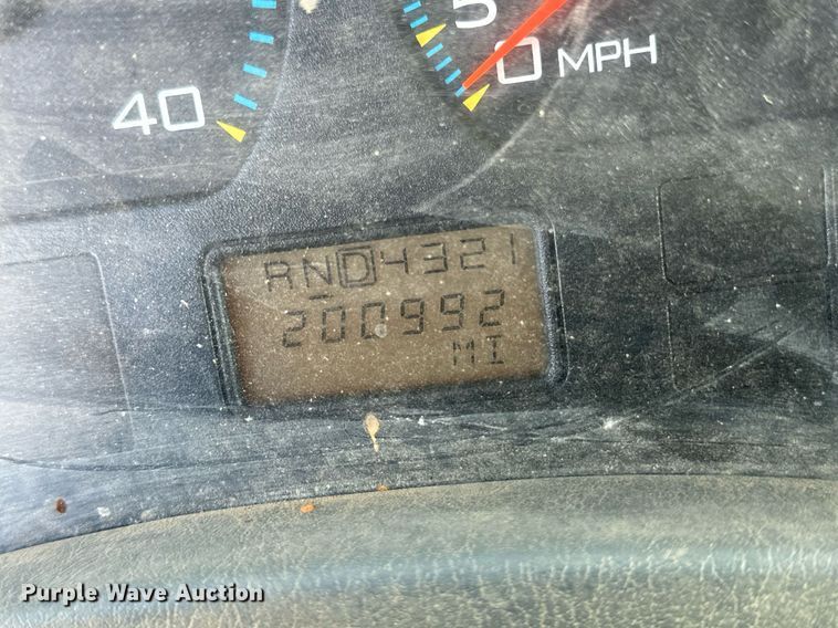 image for item IU9056 2005 International 7600  dump truck