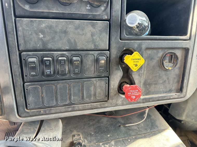 image for item IU9056 2005 International 7600  dump truck