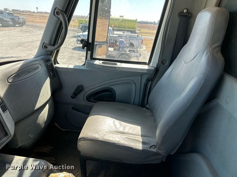 image for item IU9056 2005 International 7600  dump truck