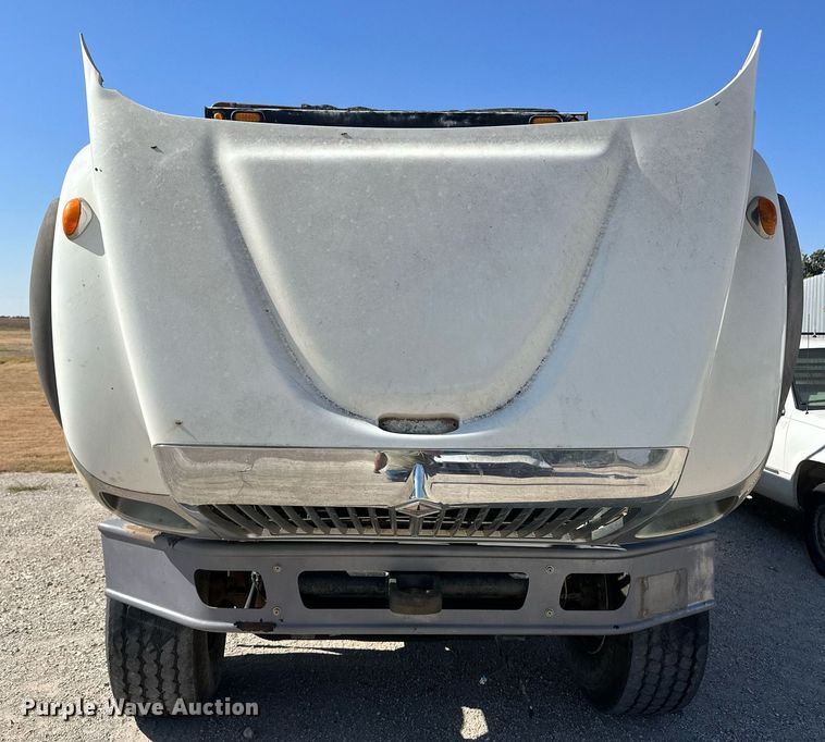 image for item IU9056 2005 International 7600  dump truck