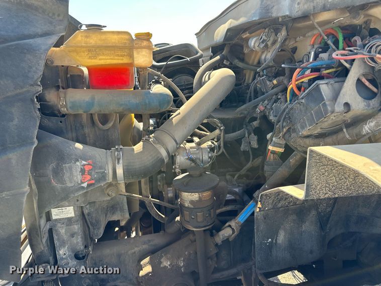 image for item IU9056 2005 International 7600  dump truck