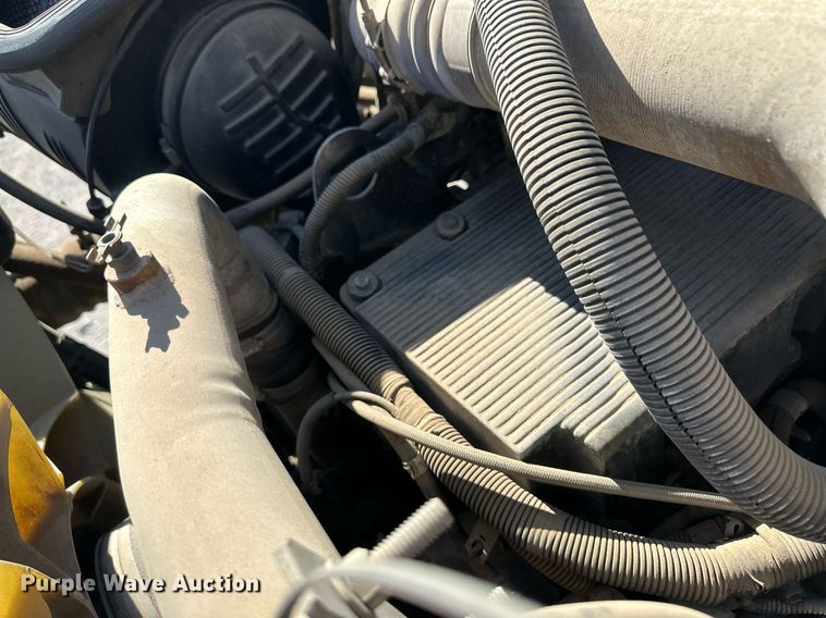 image for item IU9056 2005 International 7600  dump truck