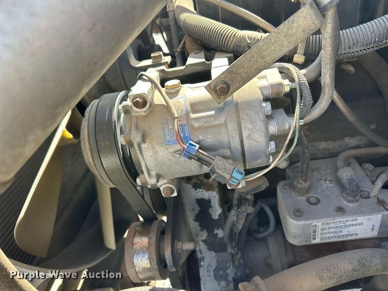 image for item IU9056 2005 International 7600  dump truck