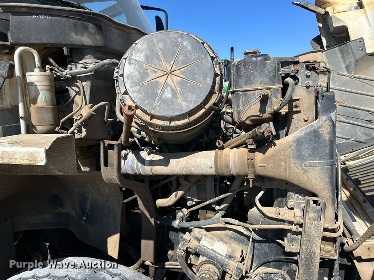 image for item IU9056 2005 International 7600  dump truck