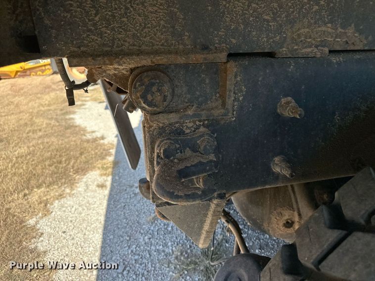 image for item IU9056 2005 International 7600  dump truck