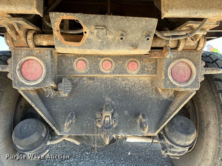 image for item IU9056 2005 International 7600  dump truck