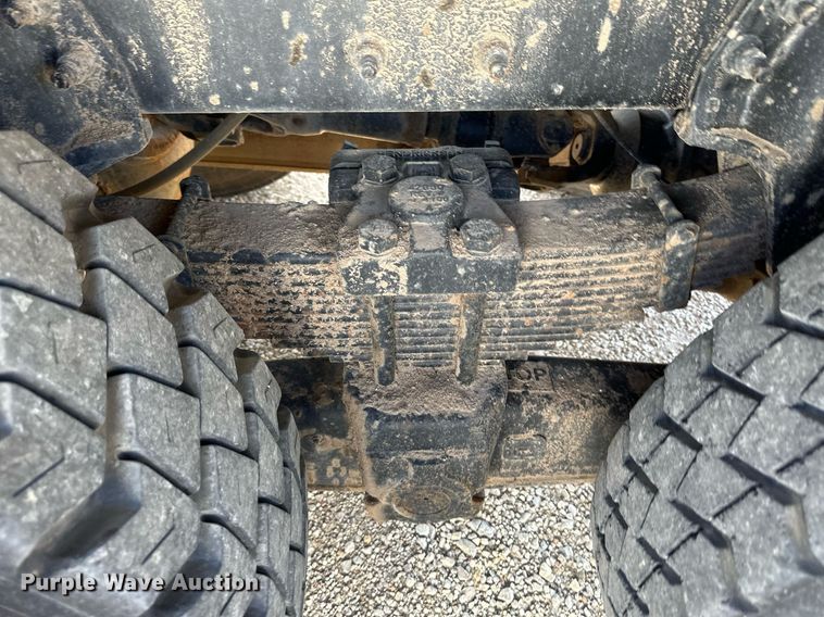 image for item IU9056 2005 International 7600  dump truck