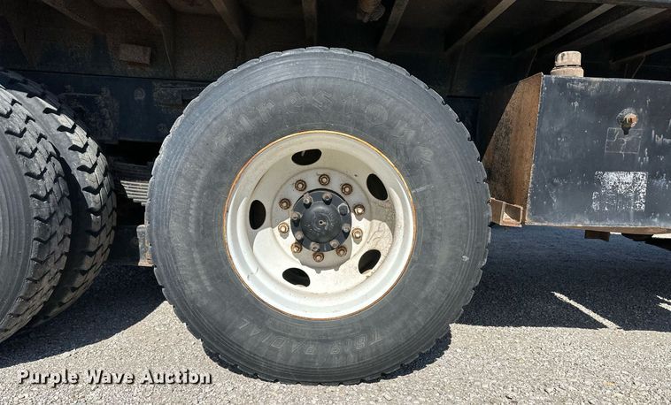 image for item IU9056 2005 International 7600  dump truck