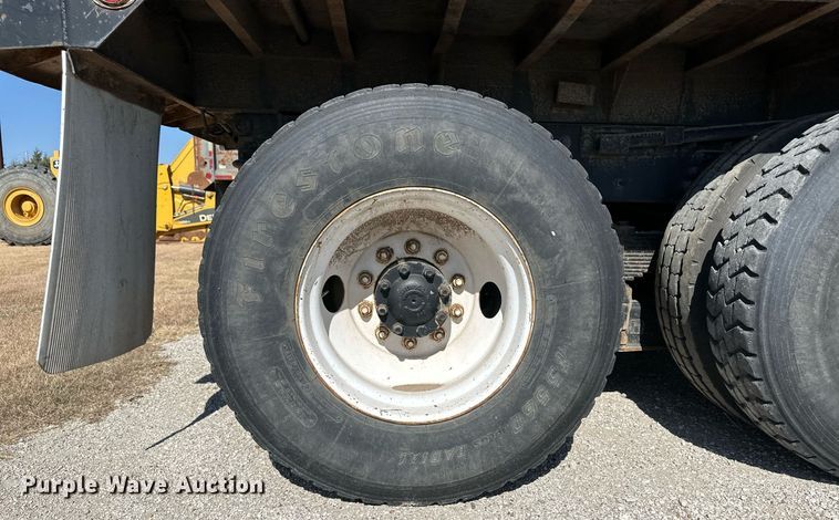 image for item IU9056 2005 International 7600  dump truck