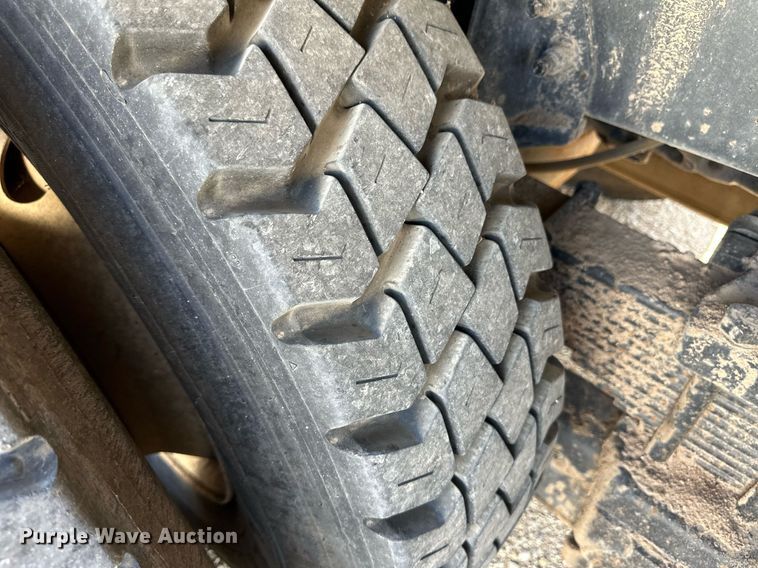 image for item IU9056 2005 International 7600  dump truck