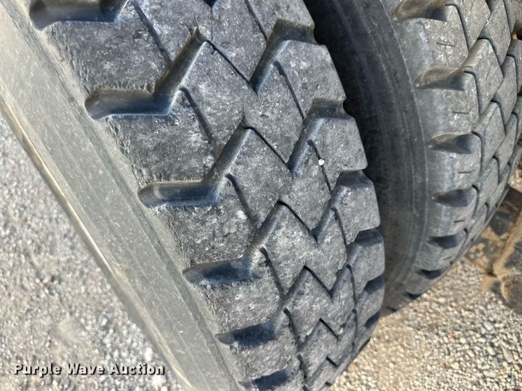 image for item IU9056 2005 International 7600  dump truck