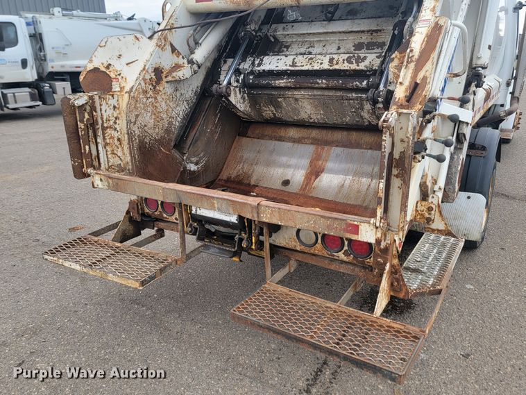 image for item JG9630 2010 Freightliner M2 106  refuse truck