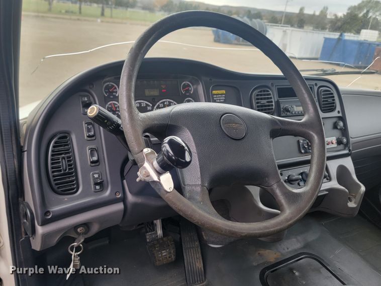 image for item JG9630 2010 Freightliner M2 106  refuse truck