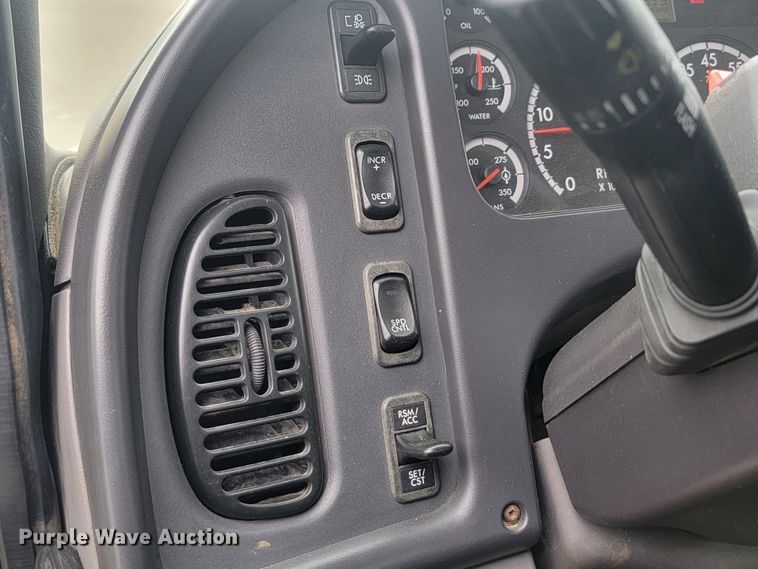 image for item JG9630 2010 Freightliner M2 106  refuse truck