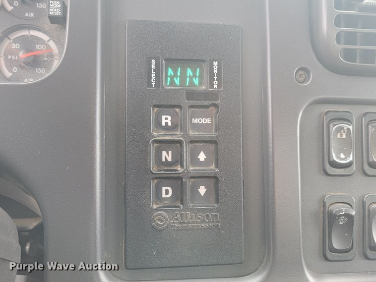 image for item JG9630 2010 Freightliner M2 106  refuse truck