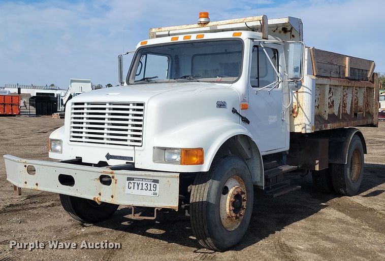 image for item JG9656 2001 International 4900  dump truck