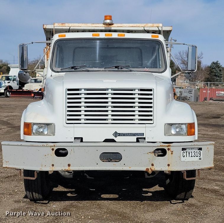 image for item JG9656 2001 International 4900  dump truck