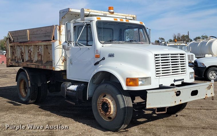 image for item JG9656 2001 International 4900  dump truck