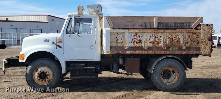image for item JG9656 2001 International 4900  dump truck
