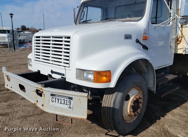 image for item JG9656 2001 International 4900  dump truck