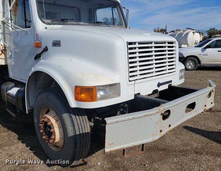 image for item JG9656 2001 International 4900  dump truck