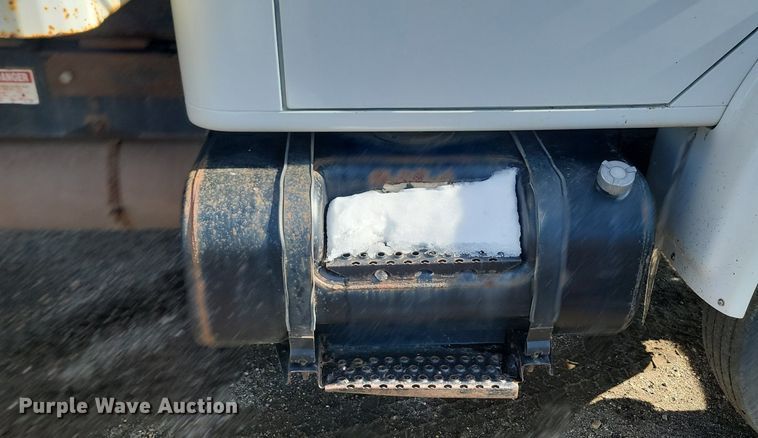 image for item JG9656 2001 International 4900  dump truck