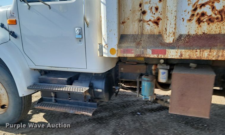 image for item JG9656 2001 International 4900  dump truck