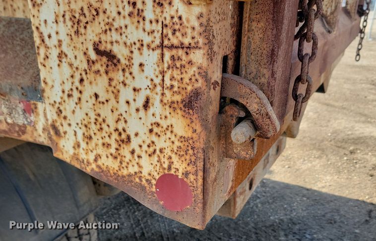 image for item JG9656 2001 International 4900  dump truck