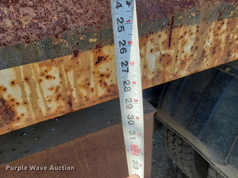 image for item JG9656 2001 International 4900  dump truck