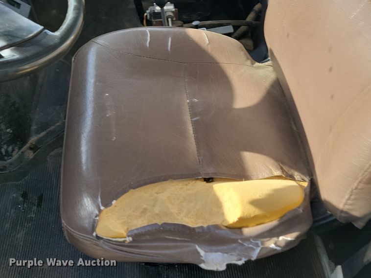 image for item JG9656 2001 International 4900  dump truck