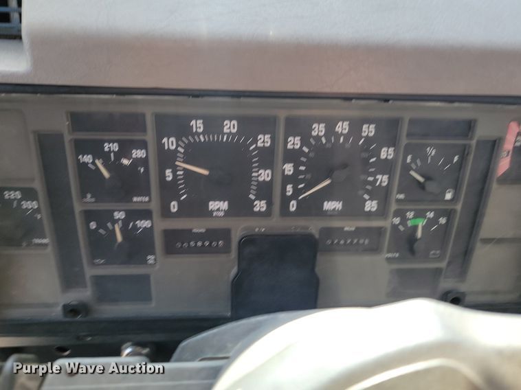 image for item JG9656 2001 International 4900  dump truck