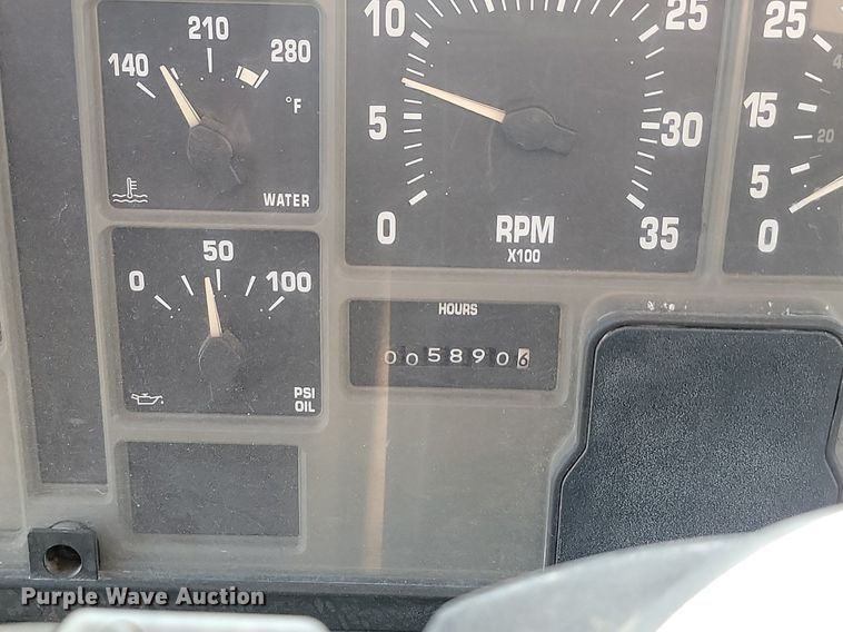 image for item JG9656 2001 International 4900  dump truck