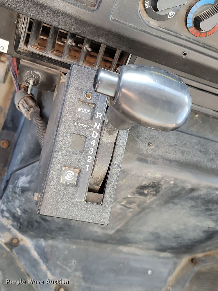 image for item JG9656 2001 International 4900  dump truck