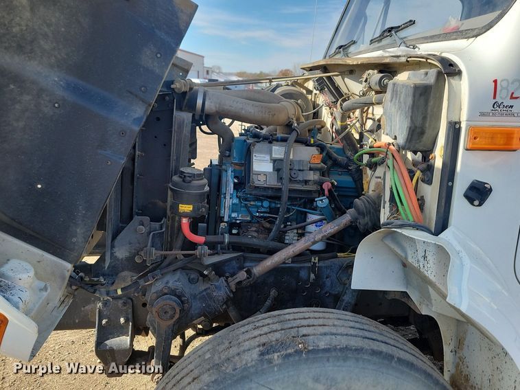 image for item JG9656 2001 International 4900  dump truck