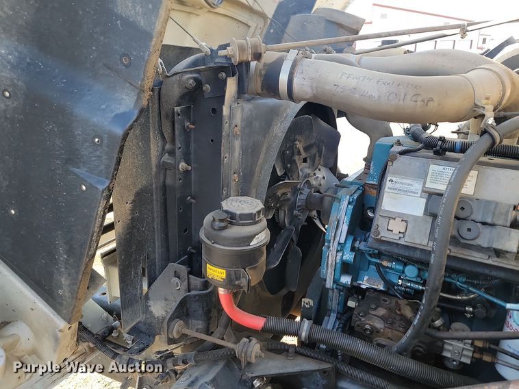 image for item JG9656 2001 International 4900  dump truck