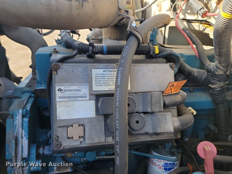 image for item JG9656 2001 International 4900  dump truck