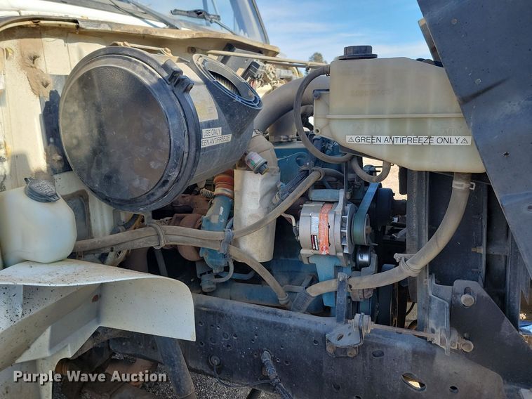 image for item JG9656 2001 International 4900  dump truck