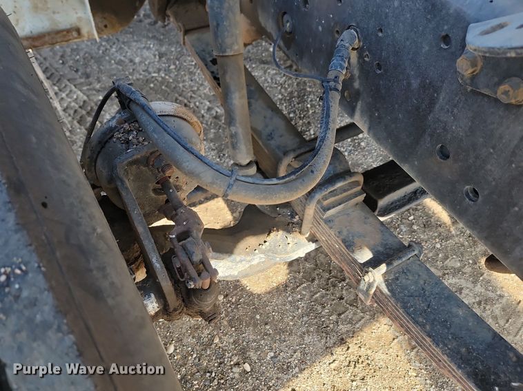 image for item JG9656 2001 International 4900  dump truck