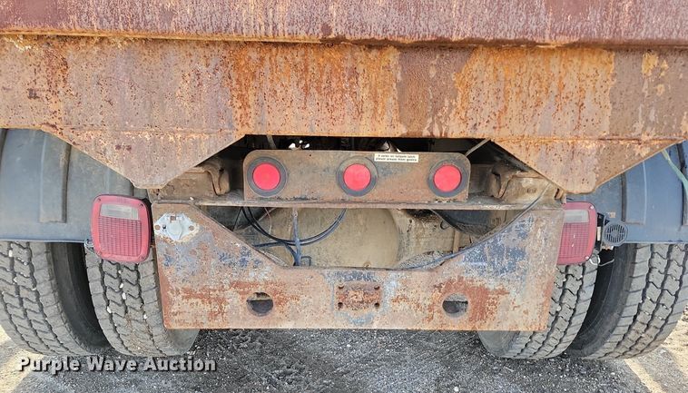 image for item JG9656 2001 International 4900  dump truck