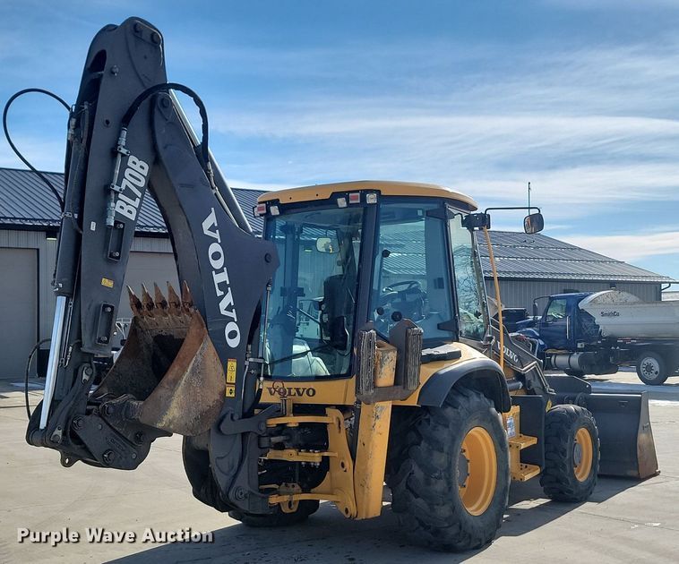 image for item JG9657 2014 Volvo BL70B  backhoe