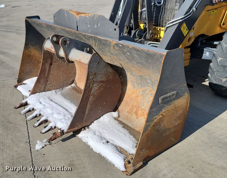 image for item JG9657 2014 Volvo BL70B  backhoe