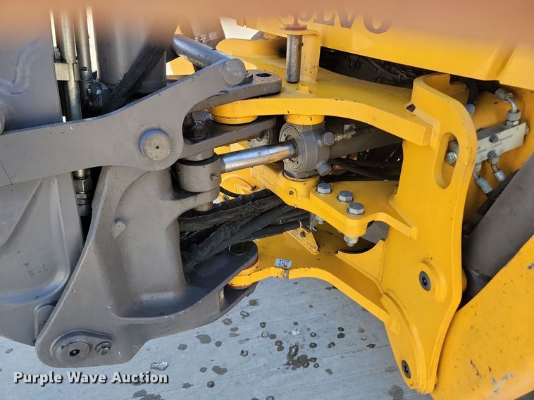 image for item JG9657 2014 Volvo BL70B  backhoe