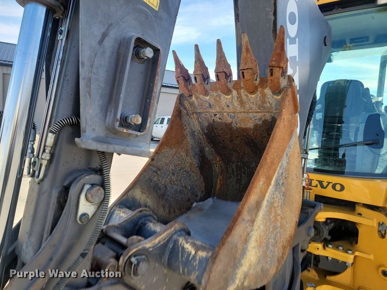 image for item JG9657 2014 Volvo BL70B  backhoe