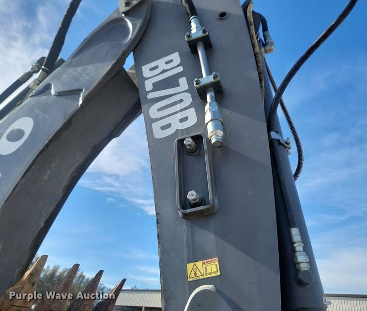 image for item JG9657 2014 Volvo BL70B  backhoe
